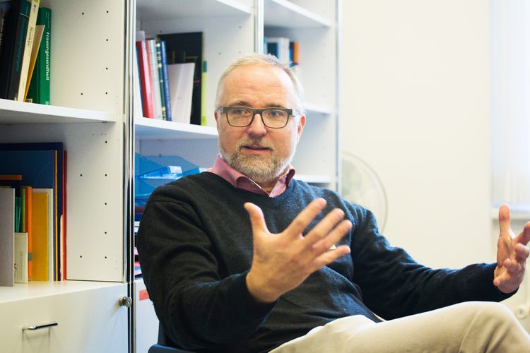 PD Dr. med. Gregor Berger ist Leitender Arzt und Leiter des psychiatrischen Notfalldienstes und Home Treatments der Kinder- und Jugendpsychiatrie der Psychiatrischen Universitätsklinik Zürich.