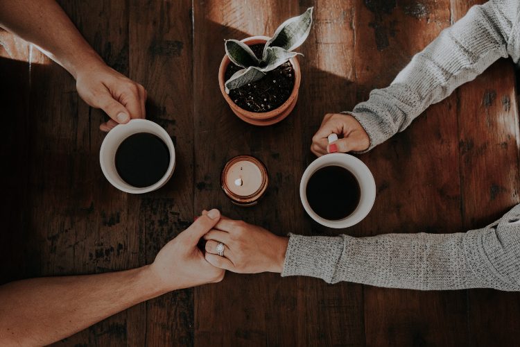 Eltern sein, Paar bleiben: Freie, unverplante Zeit, bedeutet Entspannung und fördert die Beziehung zu Ihrem Partner/ Ihrer Partnerin.
