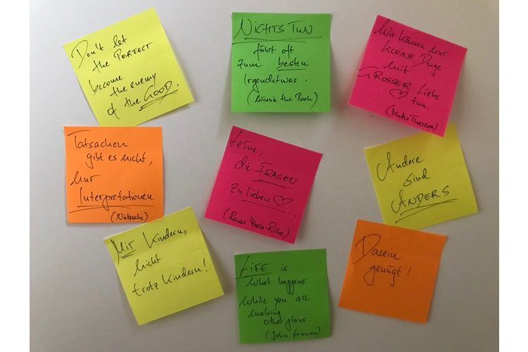 Les mantras d'Ulrike Légé sont accrochés au mur de sa chambre et lui rappellent de changer de perspective lorsqu'elle s'enlise.