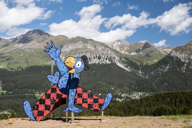 Vai, Globi! Stazione fotografica con Globi sul bellissimo sentiero escursionistico di Arosa / Lenzerheide. (Immagine: zVg)