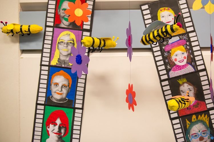 ... e poi i bambini si mettono al lavoro sul film da soli.