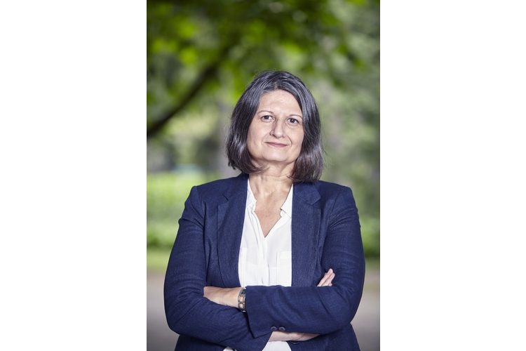 Mariam Irene Tazi-Preve ist Professorin an der University of New Orleans. Sie war an den Universitäten Wien und Innsbruck wissenschaftlich tätig und ist Zivilisationstheoretikerin. Die gebürtige Österreicherin hat zahlreiche Werke (wie etwa «Die Vereinbarkeitslüge») zu den Schwerpunkten Geschlechterfragen, Mutter- und Vaterschaft sowie Bevölkerungs- und Gesundheitspolitik publiziert. Im April 2017 ist ihr Buch «Vom Versagen der Kleinfamilie. Kapitalismus, Liebe und der Staat» erschienen. Sie ist Mutter eines erwachsenen Sohnes.