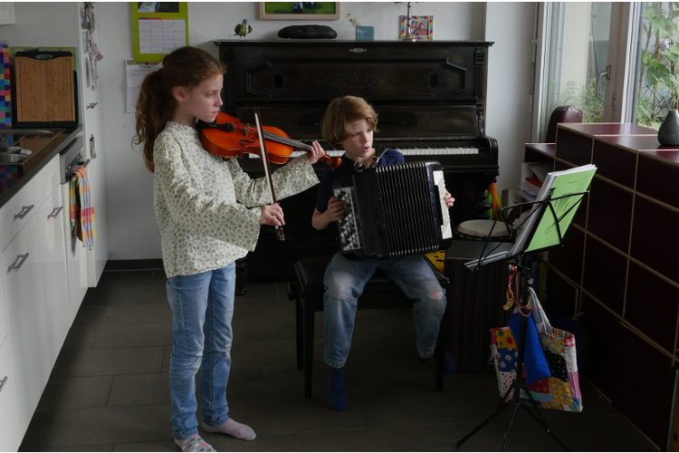 Devi ancora esercitarti! - Questa frase rovina la gioia di fare musica per i bambini.