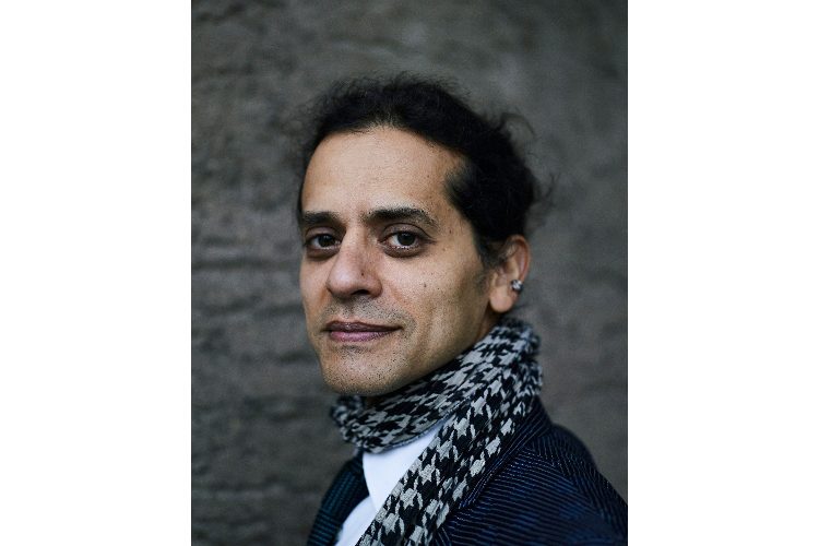 André Stern was born and raised in Paris in 1971 and is the son of researcher and Malort founder Arno Stern. Stern is a musician, author and lecturer and lives with his wife and two sons (8 and 2) in Poitiers, south-west of Paris.