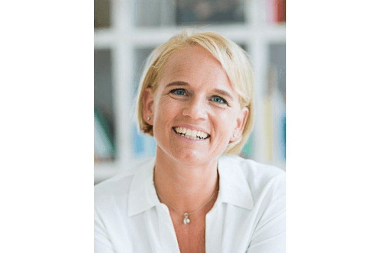 Caroline Märki, 48, ist Gründerin und Leiterin von familylab.ch, Familienberaterin nach Jesper Juul und Eltern- und Erwachsenenbildnerin mit eidgenössischem Fachausweiss. Caroline Märki ist verheiratet, Mutter von zwei erwachsenen Töchtern und einem Sohn, 16, und lebt in Männedorf ZH.