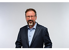 André Zimpel ist Professor für Erziehungswissenschaft an der Universität Hamburg. Er befasst sich seit 20 Jahren mit der geistigen Entwicklung von Kindern, insbesondere mit Spieldiagnostik und Spielförderung. Er ist verheiratet und Vater von zwei Kindern.