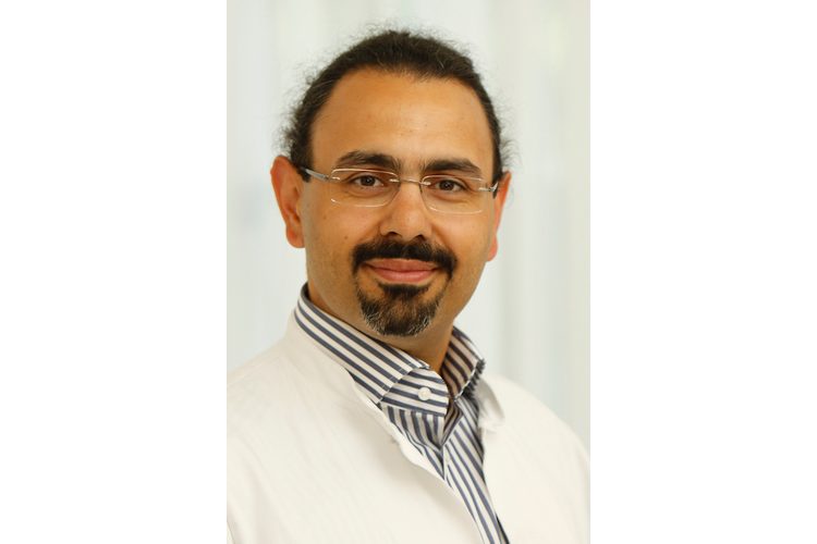 Dr. Kurosch Yazdi ist Facharzt für Psychiatrie und Psychotherapeut. Seit 2010 leitet er in Linz die Ambulanz für Spielsucht, seit 2012 eine Krankenhausabteilung für Suchtkranke.