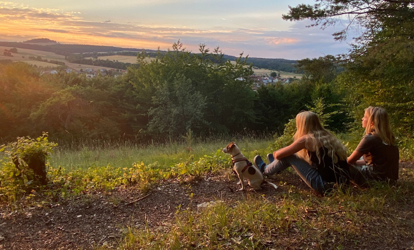 Maila the dog with her two teenage daughters