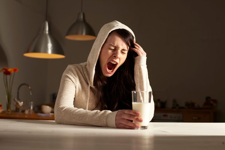 Quando gli adolescenti sono troppo stanchi, non sempre è a causa della festa della sera prima.