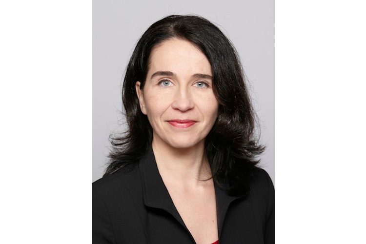 Sarah Zanoni ist pädagogische Psychologin lic. phil. und leitet die Praxis «JugendCoaching Sarah Zanoni & Team» in Aarau. Die zweifache Mutter ist auch Projektleiterin und Lehrperson für «Lernen lernen» und Buchautorin. Sie lebt mit ihrer Familie in Aarau. www.jugendcoaching.ch