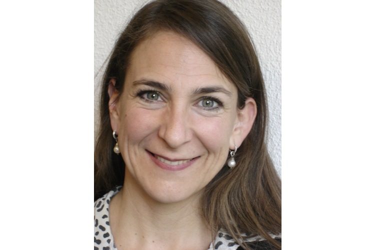 Irina Kammerer dirige le service de conseil et de thérapie pour enfants, adolescents et familles au centre psychothérapeutique de l'Institut de psychologie de l'Université de Zurich. La psychologue a quatre enfants et s'est penchée de manière intensive sur la récompense et la punition dans le contexte éducatif.