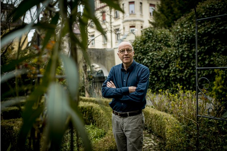 Urs Moser est professeur titulaire de pédagogie à l'université de Zurich et, depuis 1999, directeur de l'Institut d'évaluation de l'éducation de l'université de Zurich et membre de la direction de projet nationale pour les études Pisa. Il est père de deux filles et vit avec sa famille à Zurich.