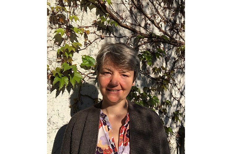 Giulietta von Salis est psychologue à l'Institut Marie Meierhofer pour l'enfant à Zurich. Elle travaille avec des familles séparées dans le cadre du conseil KET (enfants et parents séparés), fait des expertises de droit civil et de psychologie de l'enfant et est responsable du projet pratique "Espace de jeu, de travail et de rencontre MegaMarie dans le parc culturel".