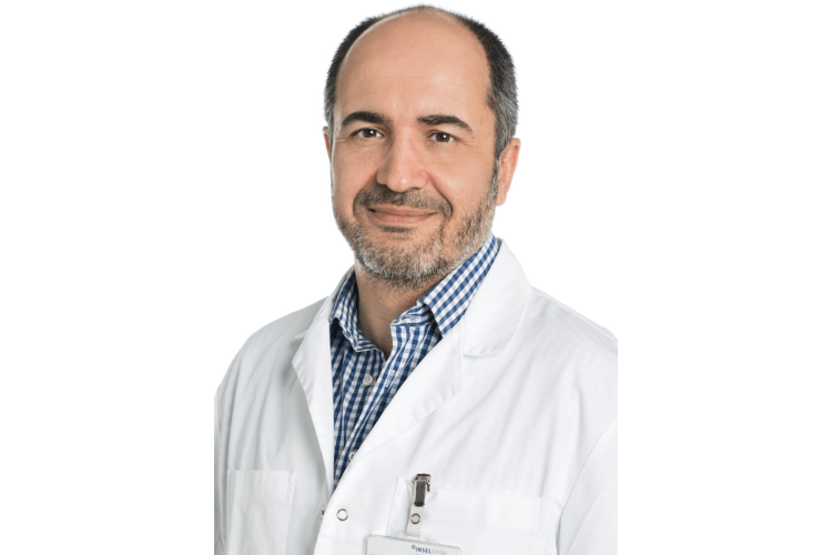 "Non importa come si vola, di solito si rompe nello stesso punto", Daniel Garcia, responsabile del Centro di Emergenza Pediatrica e Adolescenziale dell'Inselspital di Berna, sui punti di rottura predeterminati nello scheletro degli adolescenti.