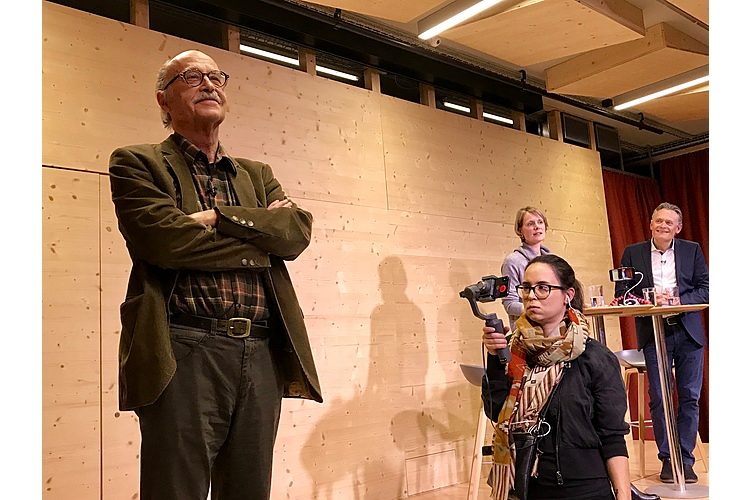 "Il periodo di impegno che abbiamo in Svizzera è uno scandalo!". Durante una delle sue ultime apparizioni pubbliche, in occasione di un evento di Fritz+Fränzi nel marzo 2019, Remo Largo ha dichiarato: "La quantità di tempo di impegno che abbiamo in Svizzera è uno scandalo!". Ha ispirato l'intera sala con le sue parole emozionanti e potenti. Potete rivedere l'intero discorso qui.