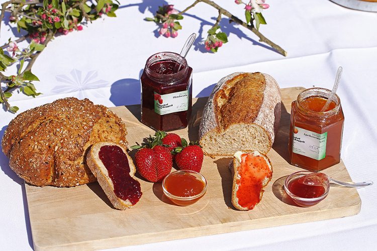 Enjoy a typical Buurazmorga - for example at the Bangshof.