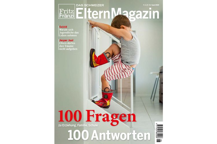 The June issue is the most comprehensive dossier in the history of the Swiss parenting magazine Fritz+Fränzi: 29 renowned experts - Jesper Juul, Fabian Grolimund, Margrit Stamm, Philipp Ramming, Allan Guggenbühl, Eveline Hipeli and many more - answer the 100 most important questions about parenting and family life. You can order the complete booklet as a single issue here.