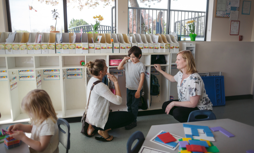 Le bégaiement : un enfant en classe