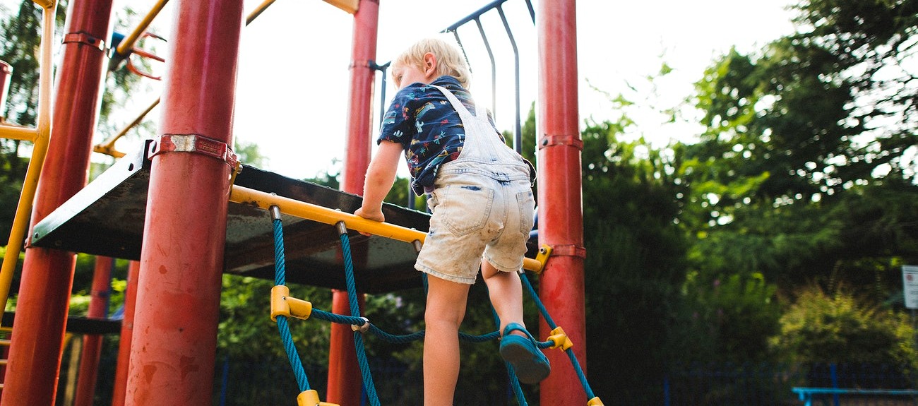 Kind und Therapie: Durch Psychomotorik die Beziehung zwischen Eltern und Kind stärken