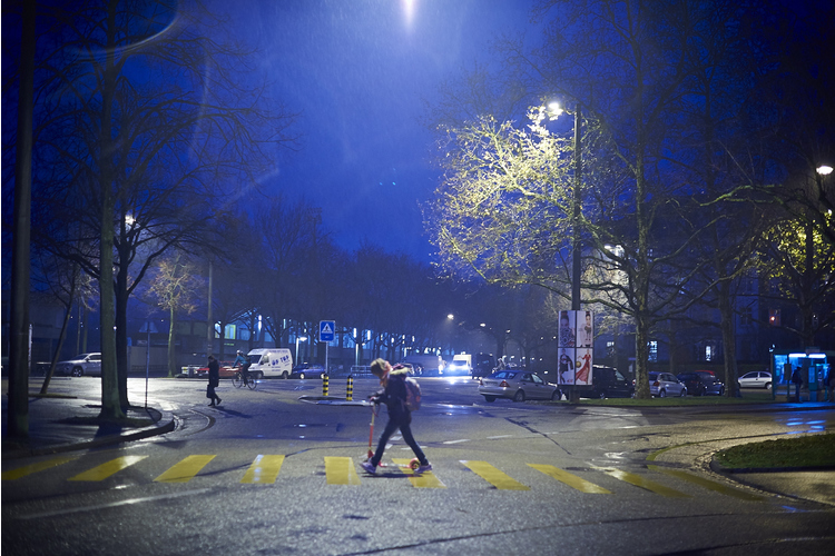 3/3 Es ist ein weiter Schulweg, den Sophie vor sich hat. Eine halbe Stunde wird sie viele Strassen in Basel kreuzen. 