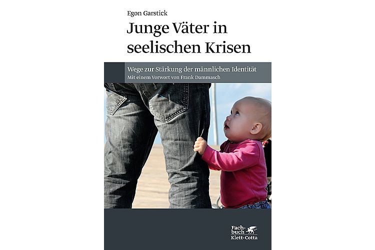 Egon Garstick: Junge Väter in seelischen Krisen. Wege zur Stärkung der männlichen Identität. Klett Cotta 2013, 176 Seiten, ca. 38 Fr.