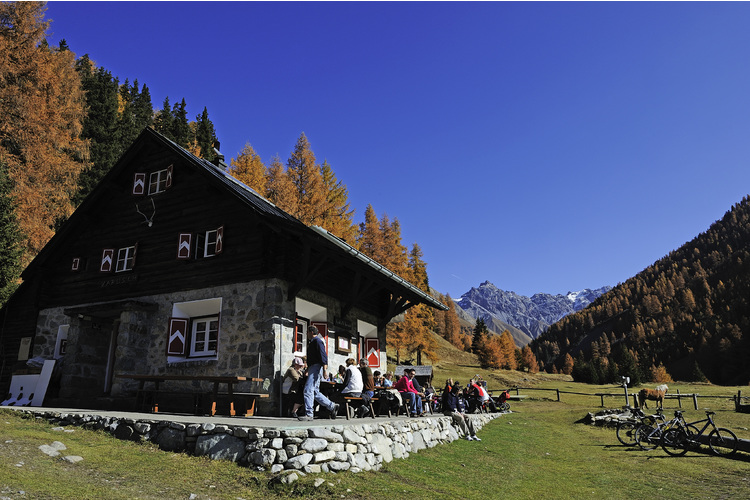 Die Varusch-Hütte bei S-chanf