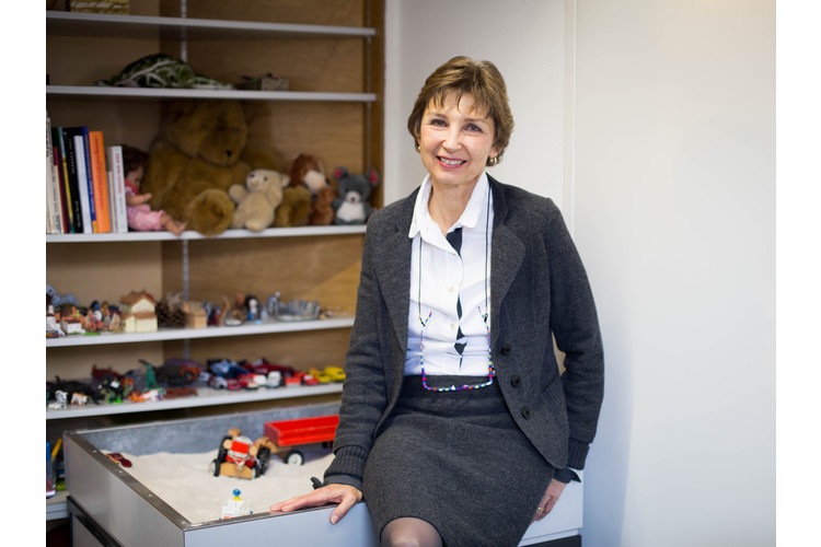 1dd5986586b82ba7b61864179a87a36d.jpg Dr. phil. Ruth Etienne Klemm ist Schulpsychologin im Schulpsychologischen Dienst der Stadt Zürich sowie Mutter von zwei erwachsenen Kindern – einer Tochter und einem Sohn.