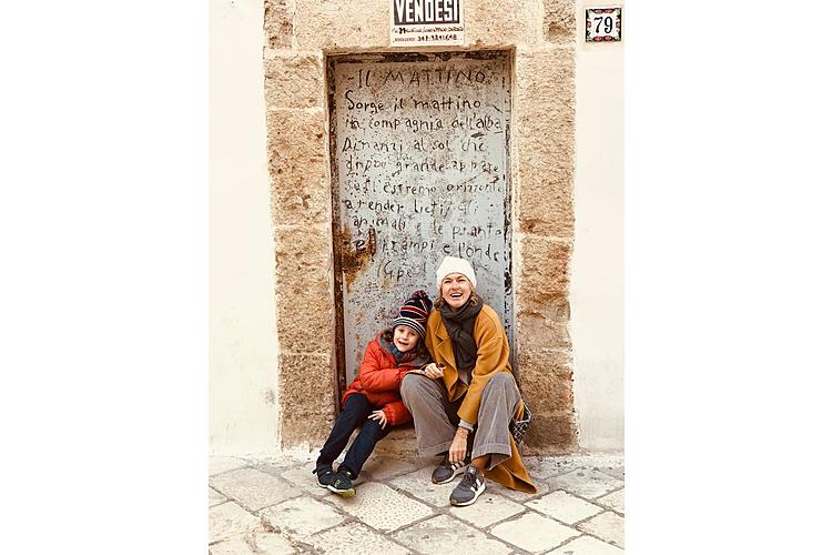 Emma mit Mama Katja Brinkmann