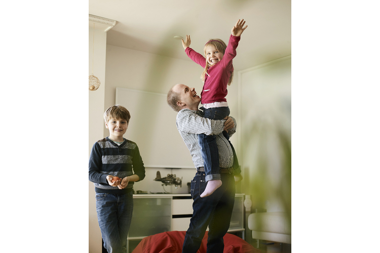 Ein gutes Team: Roger Baumeler mit seinen Kindern Marcel und Danielle.