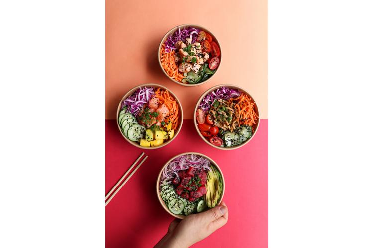 Poké Bowls als Buffet«Die Poké Bowls sind bei uns als Buffet aufgebaut. Das finden die Kinder super, weil sie sich alles selbst zusammenstellen können. Und die Mischung aus Obst, Gemüse und Fisch lieben alle. Wir nehmen Jasminreis, Sushi-Lachs, Mango, Edamame und Sesam. Und das Auge freut sich auch, es sieht immer schön bunt aus.» (Judith via Facebook, Symbolbild: Pexels)