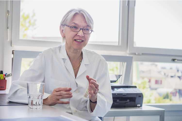 4244a9c3eb8d01f96d8a3f24c0ce95c1.jpg PD Dr. Eva Bergsträsser ist Leiterin des Kompetenzzentrums Pädiatrische Palliative Care und Leitende Ärztin Onkologie des Universitäts-Kinderspitals Zürich.