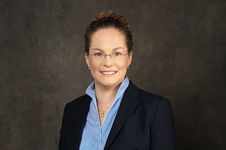 45aa10d0ef0b7c25299e5c420c13cc1c.jpg Franziska Sprecher leitet das Zentrums für Gesundheitsrecht und Management im Gesundheitswesen der Universität Bern. Die gebürtige Baslerin ist Mutter von zwei Kindern. (Bild: Valeriano Di Domenico)