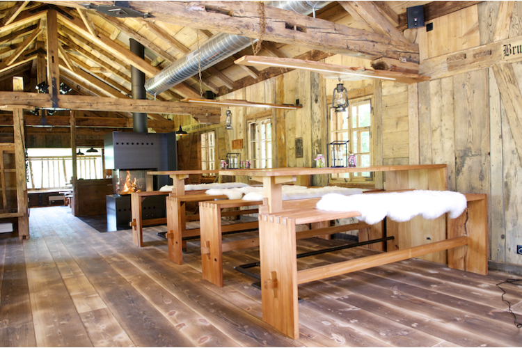 Gemütliches Ambiente in der Brustenegg-Hütte. 