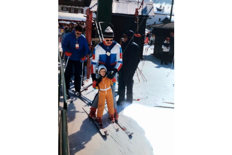 4987315d0a7c834770e74b50d7f1d1b5.jpg Mit Bob auf dem Skilift gelang die Fahrt.
