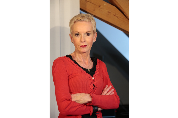 4fa51331e0fe54d751b44452e937bb6c.JPG Margrit Stamm ist emeritierte Professorin an der Universität Freiburg und Direktorin des Forschungsinstituts Swiss Education in Bern. Ihre Forschungsschwerpunkte liegen in der Begabung, der Qualität in der Berufsbildung und der Förderung von Migrantenkindern. Zudem untersucht sie in einer laufenden Studie unter Müttern deren Erfahrungen mit der Delegation von Erziehungsarbeiten an Nannys. Ihr Studium der Pädagogik, Psychologie und Soziologie begann die ausgebildete Primarlehrerin erst als 35-Jährige. Margrit Stamm ist Mutter von zwei erwachsenen Kindern und lebt mit ihrem Mann in Aarau.