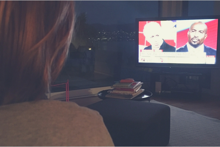 50316b3c3daa0bde66dd335937468c3b.jpeg Warum soll ich andere nicht beleidigen, wenn der mächtigste Mann der Welt es tut? Der Morgen nach der Wahlnacht bei Familie Jansen. Bild: zVg