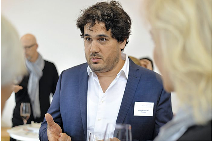 54e1c7e6a83ef6bf90f89459e160fc87.png Philippe Wampfer ist Gymnasiallehrer und Digitalexperte sowie Vater von drei Kindern (8, 9 und 11) und lebt in Zürich.
