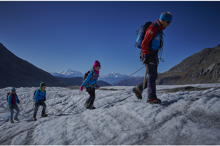 59c670efe339c4c014759ab206e169fc.JPG Geführt auf dem Gletscher: einmalige Naturerlebnisse in der Aletsch Arena. (Bild: zVg)