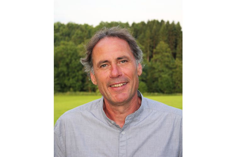 5d9e815afd343fd0ff1562df481e8da7.jpg Herbert Renz-Polster, 1960, ist Kinderarzt und Wissenschaftler am Mannheimer Institut für Public Health der Universität Heidelberg. Er ist Autor zahlreicher Bücher wie «Gesundheit für Kinder» oder «Kinder verstehen». Er lebt in der Nähe von Ravensburg (D), ist verheiratet und Vater von vier erwachsenen Kindern. www.kinder-verstehen.de