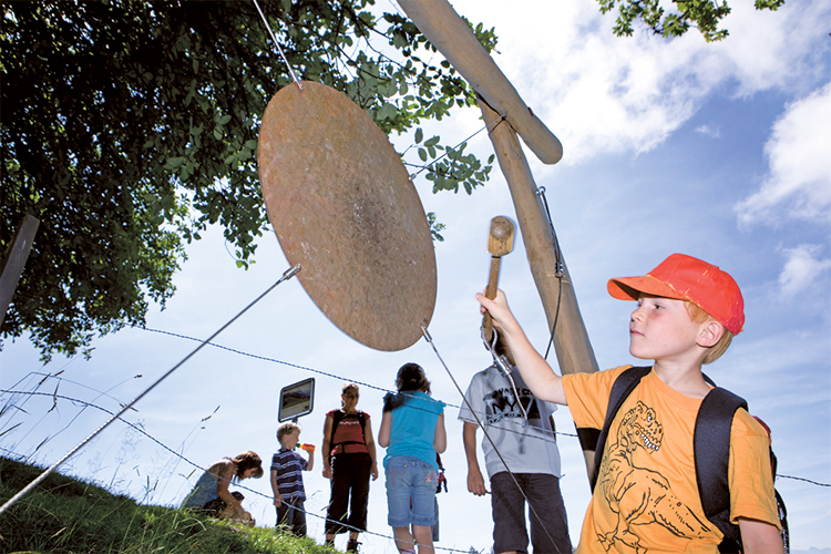 2/4 Ein besonderes Highlight speziell für die Kids ist der Spatzmänni Erlebnisweg. 