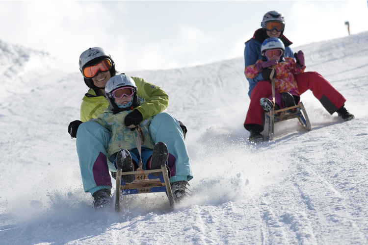 Stiebende Abfahrt in Sattel-Hochstruckli. Bild: Schwyz Tourismus