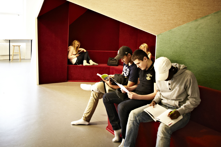 86bd4107544188dc50cc540a0ba6bad0.jpg Die Architektur moderner Schulen orientiert sich an den Bedürfnissen lernender Menschen.