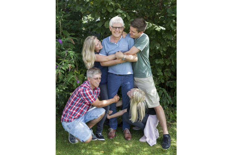 897084df73fe035ceddb5e09d151a57f.png Die Morands (von links): Nicola, Nadine, Georges (Mitte), Patric und Viola.