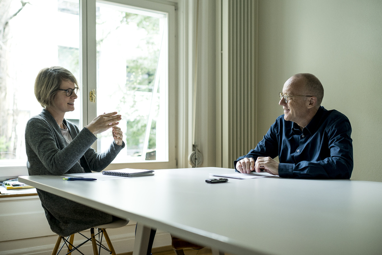 Urs Moser im Gespräch mit unserer stellvertretenden Chefredaktorin Evelin Hartmann.