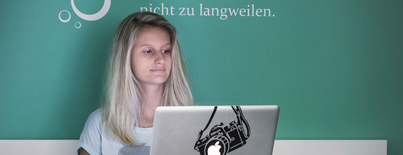 Chiara_Lieber_Buecher_Inti_HL Schülerin Chiara mag Bücher statt Tablets