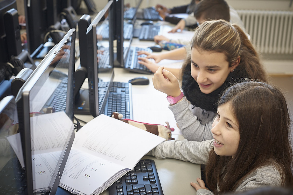 Primarschüler lernen zu programmieren