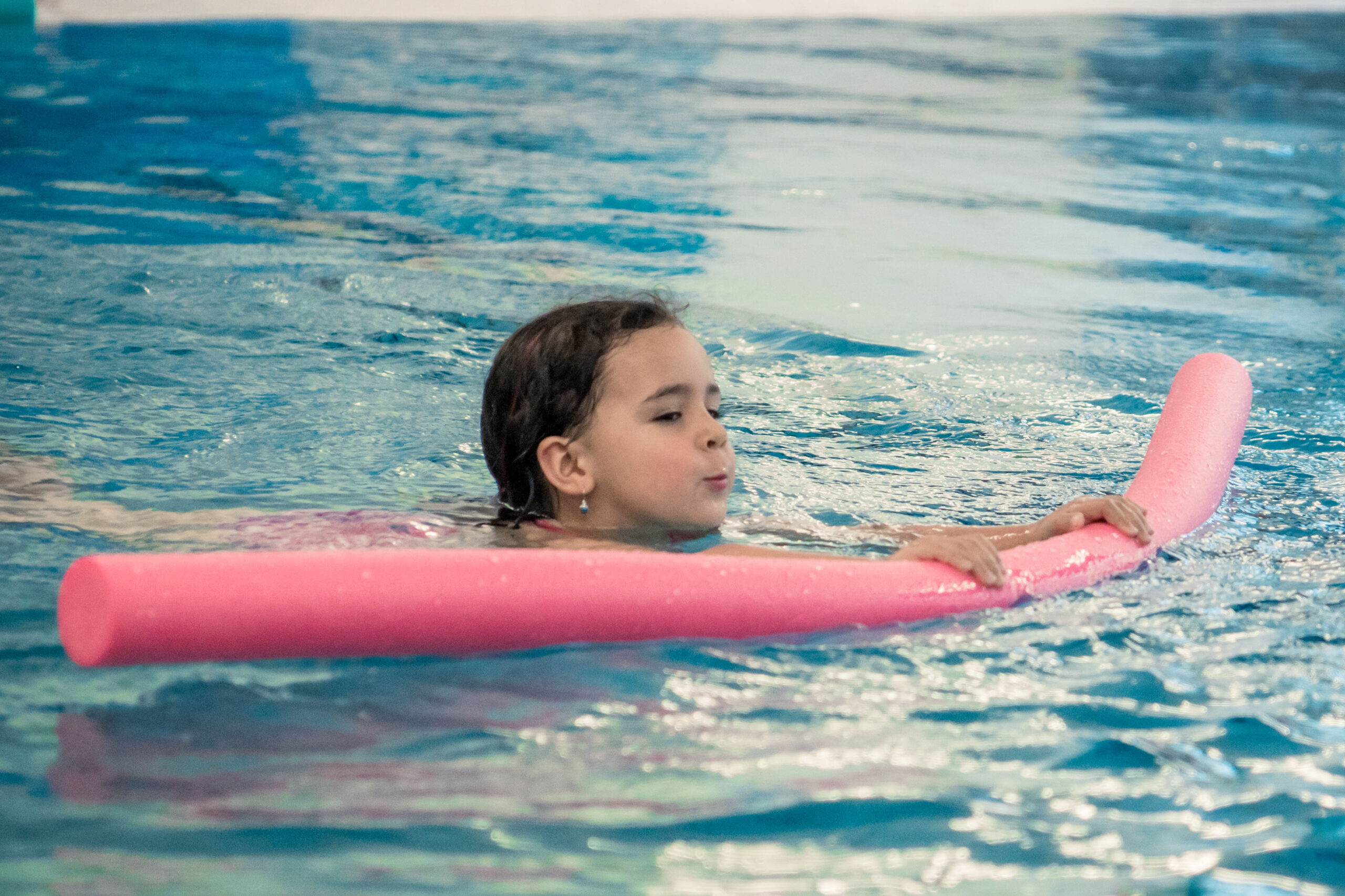Schwimmen lernen: welche Schwimmhilfen sind sinnvoll für Kinder?