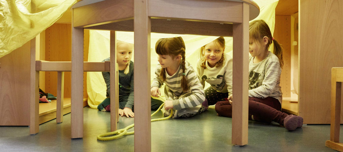 Spielen ohne Spielzeug: Besuch in einem Kindergarten ohne Spielsachen