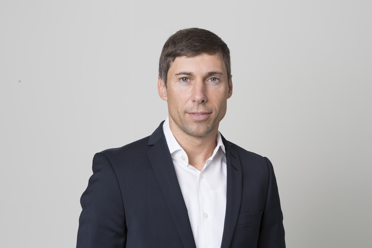 a05ca0e13663eead72c1ccd4e527e2e4.jpg Prof. Dr. Dirk Baier ist Soziologe und Leiter des Instituts für Delinquenz und Kriminalprävention an der Zürcher Hochschule für Angewandte Wissenschaften ZHAW. Seine Forschungsschwerpunkte sind Jugendkriminalität, Gewaltkriminalität und Extremismus. Dirk Baier ist Vater einer Tochter und lebt mit seiner Familie in Mellingen AG.