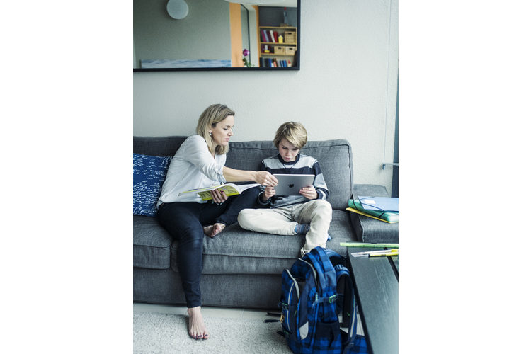 a48424bc8c3a998c3d50359adcc649a9.jpg Astrid Mitchell: «Beim Thema Hausaufgaben kracht es immer wieder».